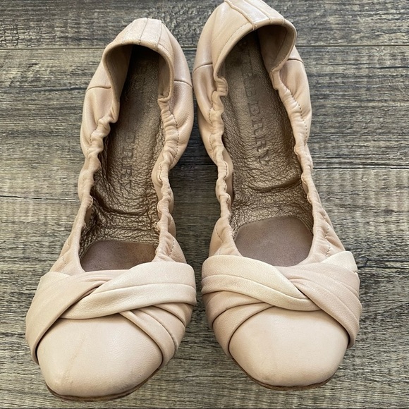 Burberry Flats Size 39 1/2 - Picture 1 of 16
